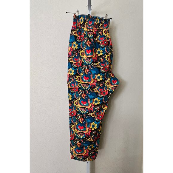 Lucy & Yak Colorful Floral Cropped Pants - Picture 3 of 16
